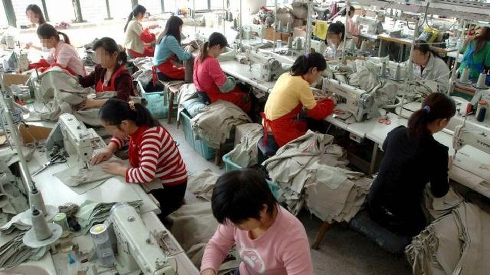 2020: IN CINA PRODOTTO UN TERZO DI ABITI IN MENO